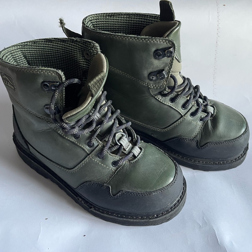 L.L.Bean Kid's Youth Leather Boots Size 4 Vibram sole Angler Wading Fly Fishing